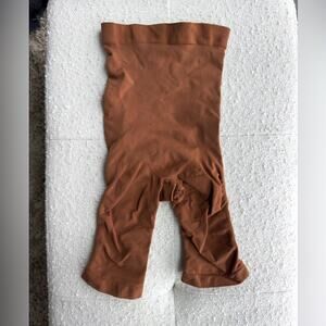 SKIMS Seamless Sculpt High Waisted Above Knee Short Bronze Shapewear XS NWOT